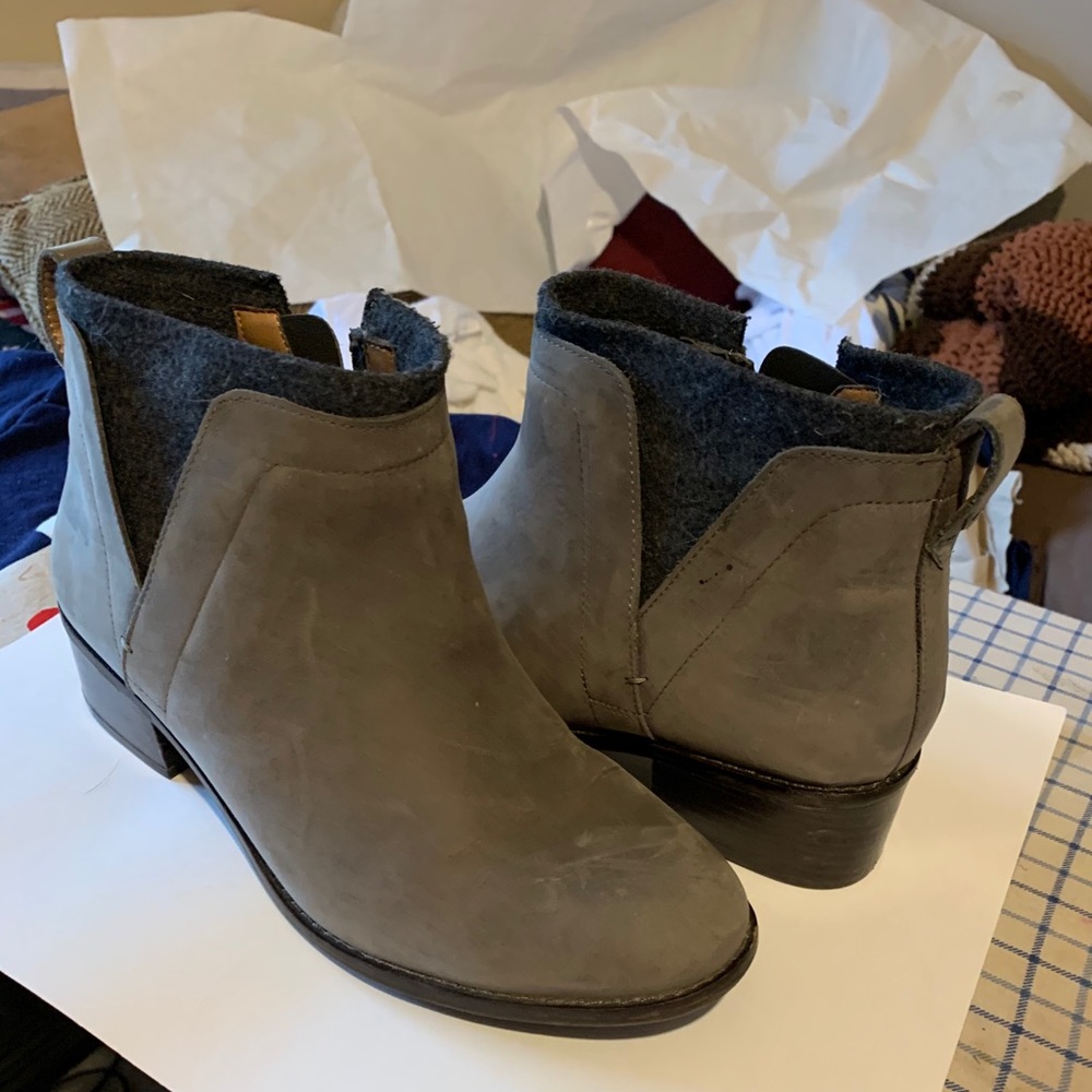 Vionic booties